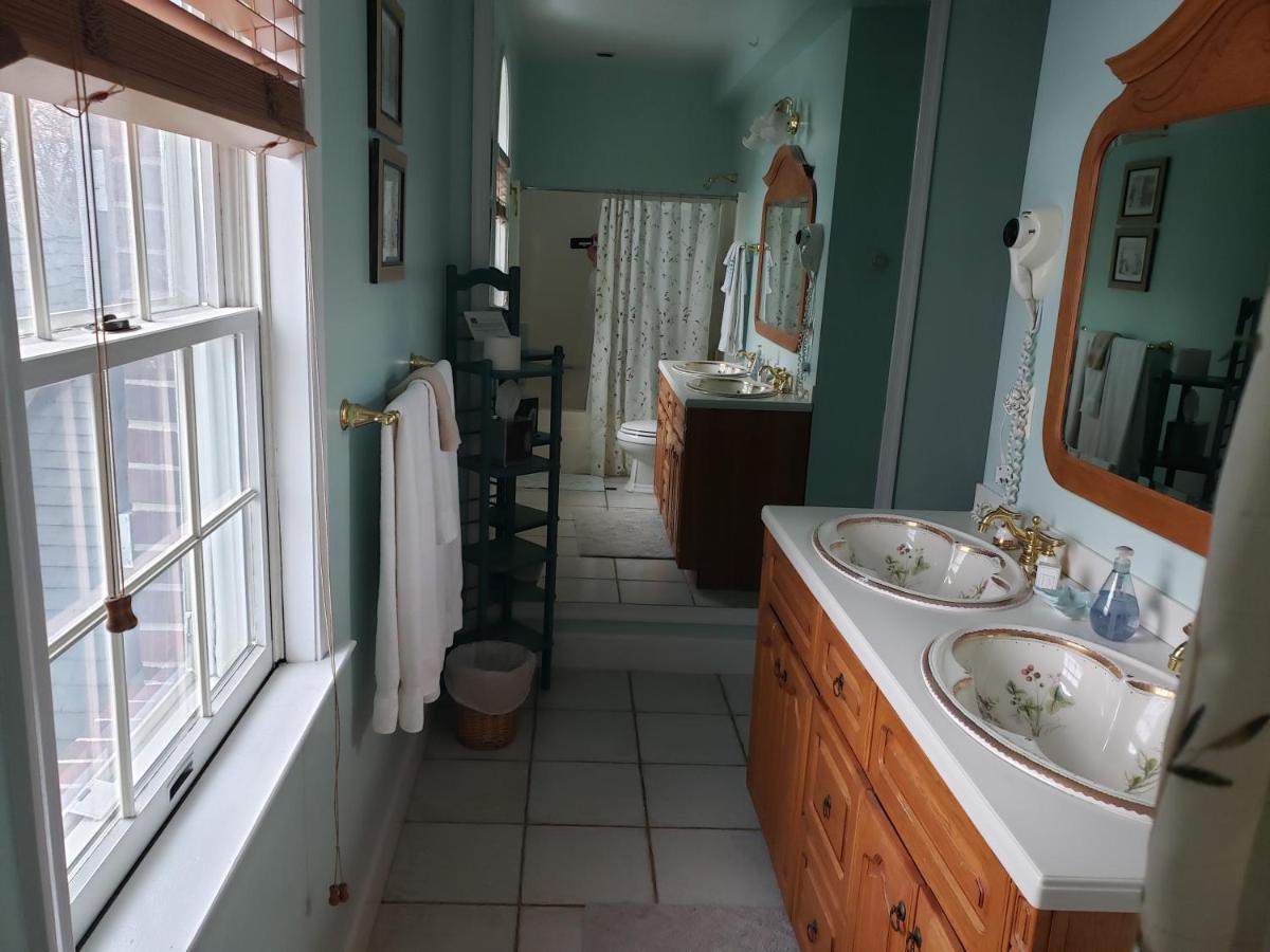 Blue Heron Inn - A Bed And Breakfast Llc Solomons Esterno foto